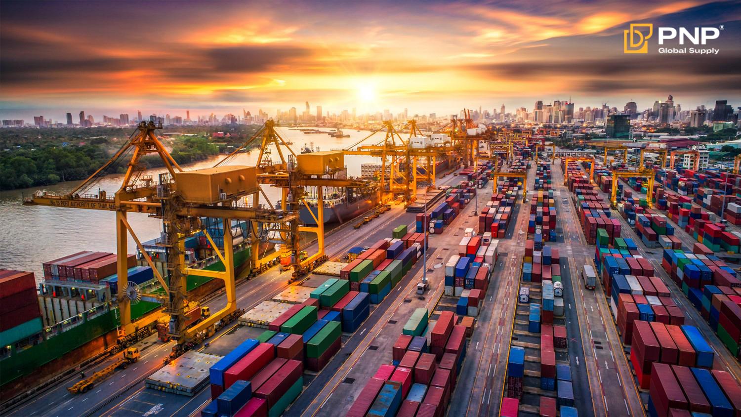 Cảng container vận chuyển hàng hóa